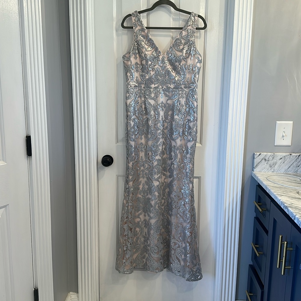 NWT Eliza J Elegant Sequin Lace V Neck Gown Size 12